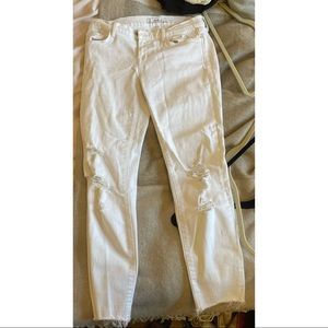 Lightly worn medium rise white J Brand Jeans with subtle rips. size 29!
